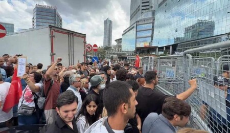 Tension as CHP Confronts Interim Istanbul Chair’s Arrival