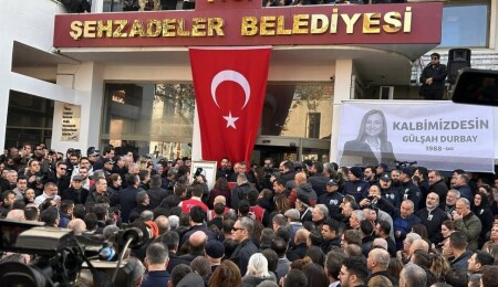 Şehzadeler Belediye Başkanı Gülşah Durbay'a veda: Özgür Özel gözyaşlarına hakim olmadı!