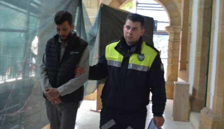 TIR'ı yola park etti, uyuşturucu testi pozitif çıktı: Ehliyetine el koyuldu ve tutuklandı