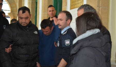 Şüpheli araç ele verdi: 25 gram uyuşturucu ile yakalandılar