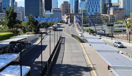 Avustralya'daki iki eyalette artan yakıt maliyetleri nedeniyle toplu taşıma hizmetleri ücretsiz olacak