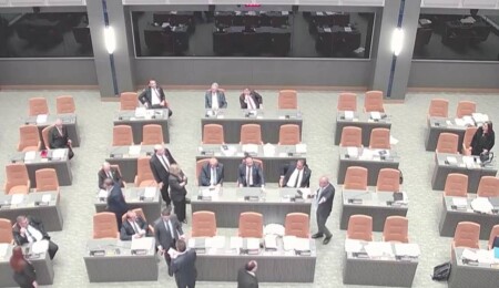 Meclis’te gerginlik: CTP milletvekilleri Üstel konuşurken salonu terk etti