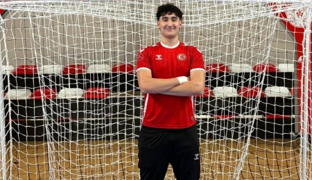 Atahan Akçam Türkiye U18 Erkek Hentbol Milli Takımı kampına davet edildi