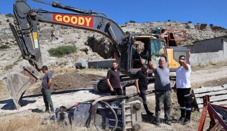İskele Belediyesi hasat döneminde de üreticilerin yanında: Ova yollarında iyileştirilme yapılıyor