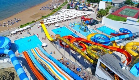 Kuzey Kıbrıs'ta aile tatilinin adresi: Acapulco Resort, 2026 sezonuna yenilenen mekanları ve yeni programlarıyla hazır