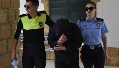 Misafirliğe gittiği evden hırsızlık yaptı
