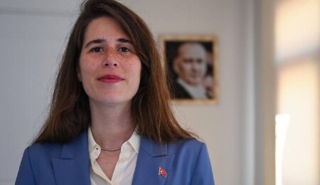 CHP'li Çeşme Belediye Başkanı Lal Denizli uyuşturucu soruşturması kapsamında ifadeye çağırıldı