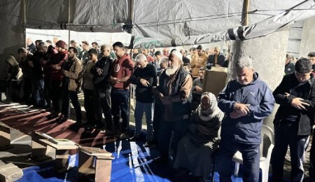 Gazze'de ateşkesin ardından bombardıman korkusu olmadan ilk teravih namazı kılındı