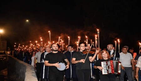 DAÜ mezunları Geleneksel Mezuniyet Yürüyüşü ile kente veda etti