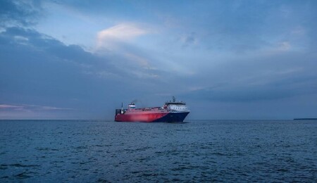 ABD/İsrail-İran Savaşı'nın başından beri ilk yolcu gemisi Hürmüz Boğazı'ndan geçti