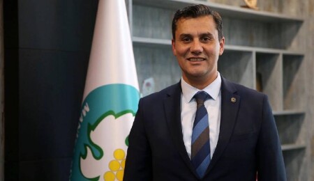 Manisa Büyükşehir Belediye Başkanı Ferdi Zeyrek hayatını kaybetti