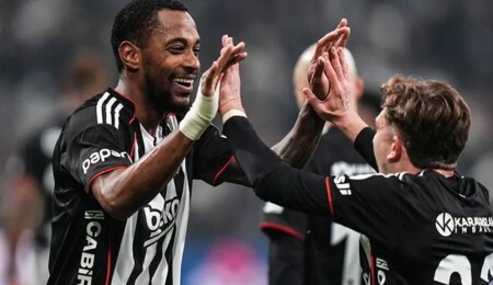 Beşiktaş, Dolmabahçe'de Göztepe'yi 4 farkla mağlup etti