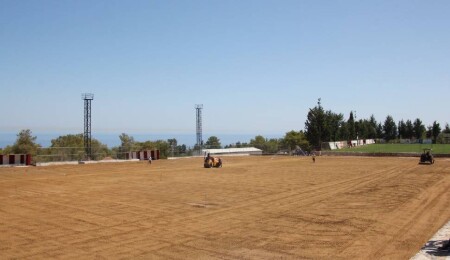 Esentepe Erdal Barut Stadyumu Antrenman Sahası’nda çalışmalar tüm hızıyla sürüyor