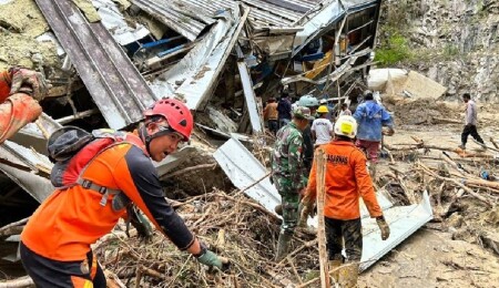 Endonezya'da 6,7 büyüklüğündeki depremde 1 kişinin öldüğü, 76 kişinin yaralandığı açıklandı