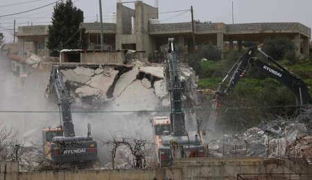 İsrail ordusu Batı Şeria’da Filistinlilere saldırdı