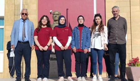 Hala Sultan İlahiyat Koleji DAÜ matematik yarışması finalinde göz doldurdu: Sabahat Özkan'a Doç. Dr. Peter Kas özel ödülü!