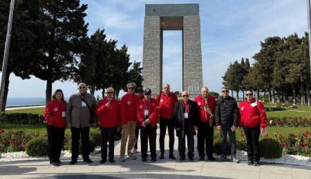 Şehit Aileleri ve Malul Gaziler Derneği heyeti Çanakkale Şehitler Abidesi’nde düzenlenen törenlere katıldı