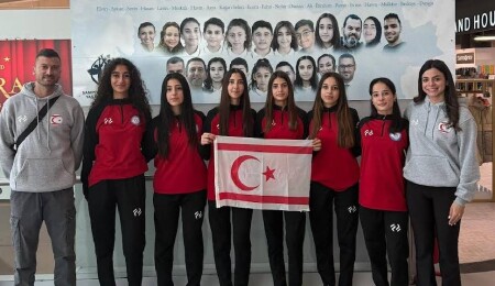 Hala Sultan İlahiyat Koleji genç kız kros takımı Türkiye’de KKTC’yi temsil etti