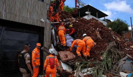 Brezilya'da şiddetli yağışların yol açtığı sellerde ölenlerin sayısı 46'ya çıktı