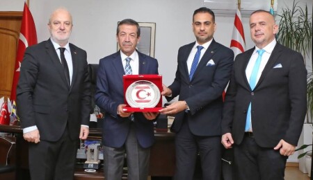 Tahsin Ertuğruloğlu, USKAİD heyetini kabul etti: Faaliyetler hakkında bilgi aldı