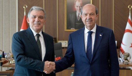 Cumhurbaşkanı Ersin Tatar, Abdullah Gül’ü kabul etti
