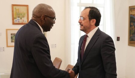 Nikos Hristodulidis, Khassim Diagne ile görüştü: Geçiş noktalarında tıkanıklık, liderler zirvesi kapıda