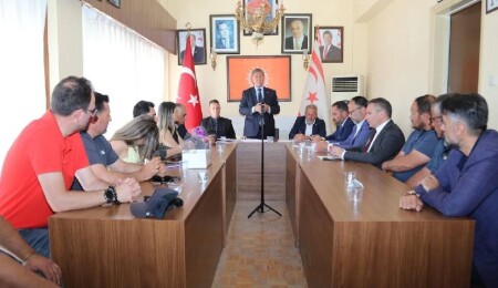 Ünal Üstel, İskele Esnaf ve Zanaatkarlar Birliği'yle bir araya geldi: Üreten kesimleri desteklemeye devam edeceğiz