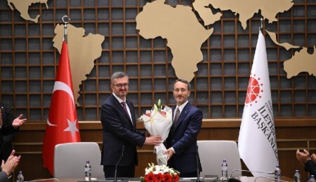 Burhanettin Duran, görevi Fahrettin Altun'dan devraldı