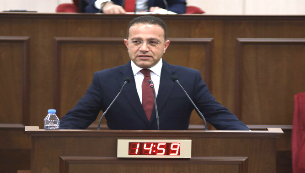 Erkut Şahali'den, hükümete "çam kese böceği" benzetmesi!