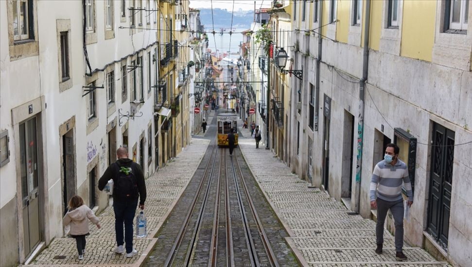 Portugal General Strike Disrupts Trains, Flights And Schools Over Labour Reforms