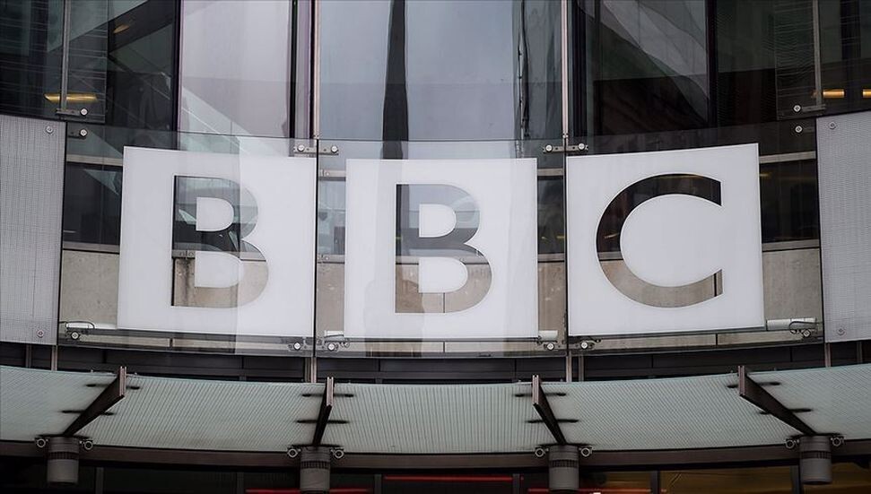 İngiltere'de ünlü isimler, İsrail yanlısı BBC yönetim kurulu üyesinin görevden alınmasını istedi