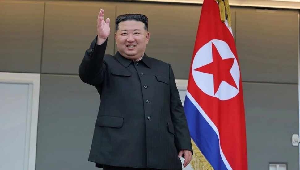 Kim Jong Un, 2017 yılında Malezya'da öldürülen üvey kardeşinin mezarını ziyaret etti