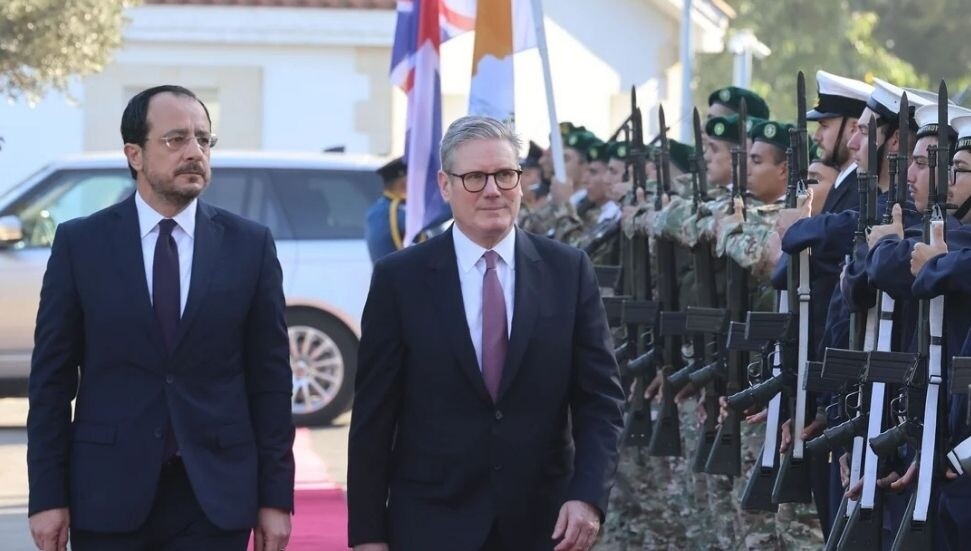 Starmer, Hristodulidis’le telefonda görüştü: Üslerin saldırı için kullanılmayacağı sözü yinelendi