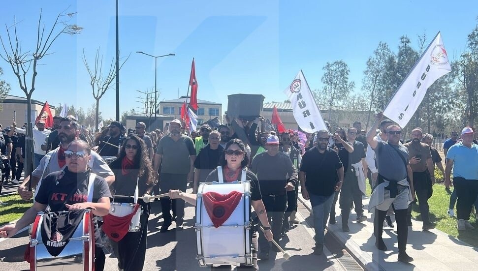 Government To Withdraw Decree, Push Amended Cost-Of-Living Bill Through Parliament