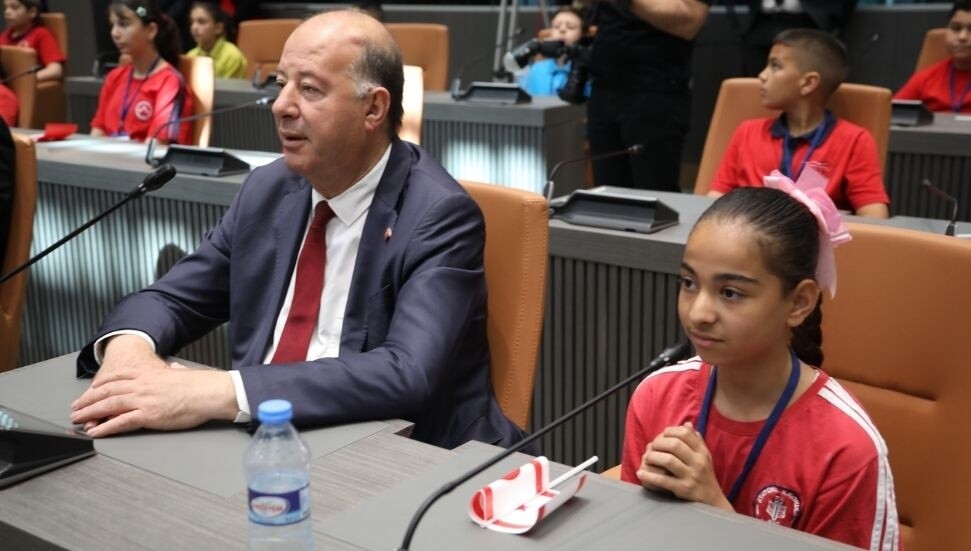 Dinçyürek'ten 23 Nisan mesajı: Çocuklara daha iyi bir gelecek sunmak hepimizin görevi!