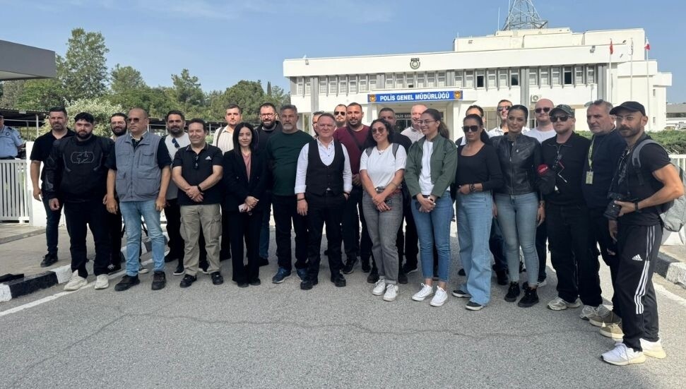 Basın-Sen ve Gazeteciler Birliği'nden PGM önünde Ayşemden Akın için ortak eylem