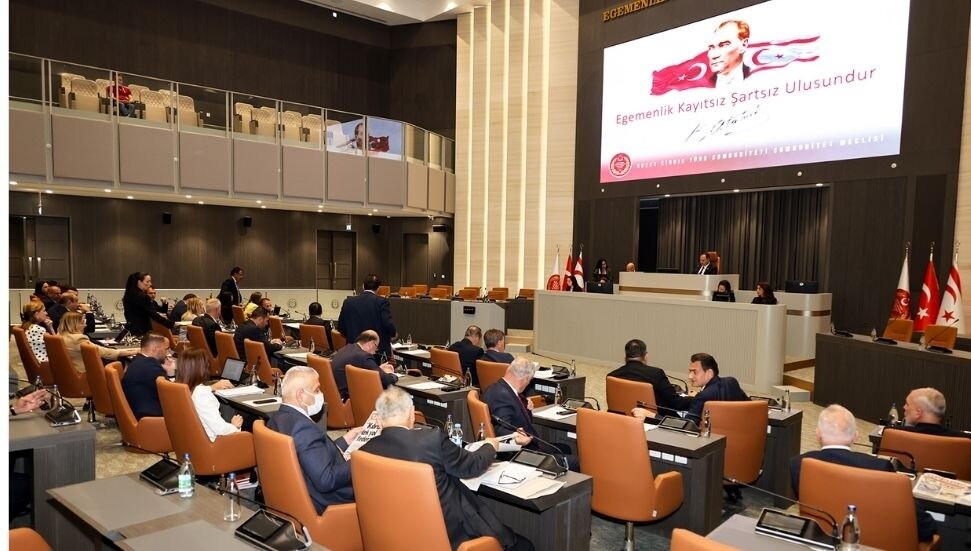 Meclis’te gerilim yükseldi: Dinçyürek ve Barçın arasında tartışma yaşandı