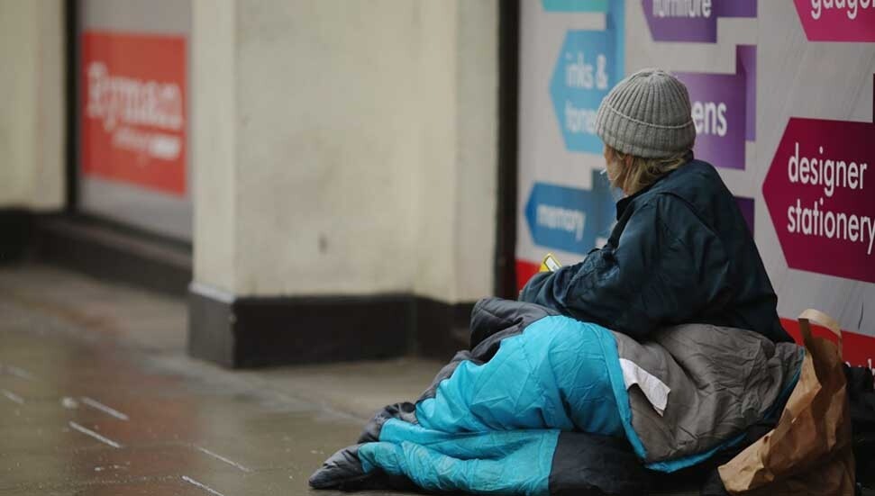 İngiltere’de evsizlik krizi keskin şekilde arttı: Yerel yönetimler mücadele edemiyor