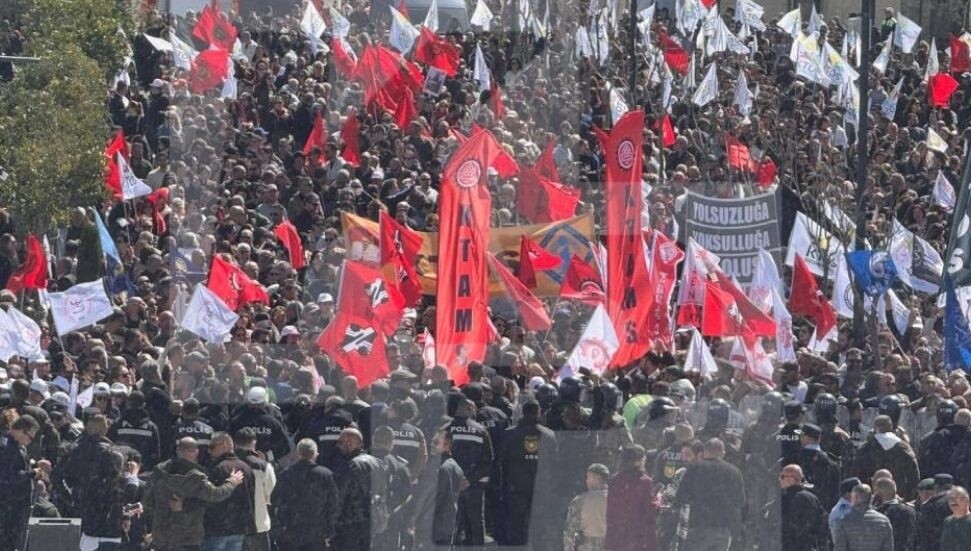 Hayat pahalılığı eylemi Rum basınında yer aldı: “Meclis Avlusunda Göz Yaşartıcı, Cop ve Şiddet”