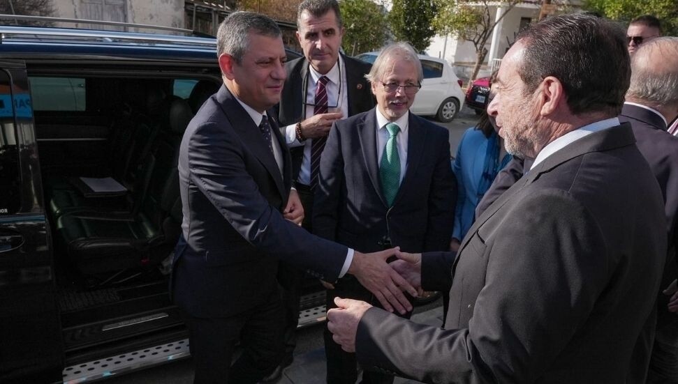 Özgür Özel, TAM Parti’yi ziyaret etti: Müzakere ve mücadele ile hareket etmeyi Denktaş’tan öğrendik