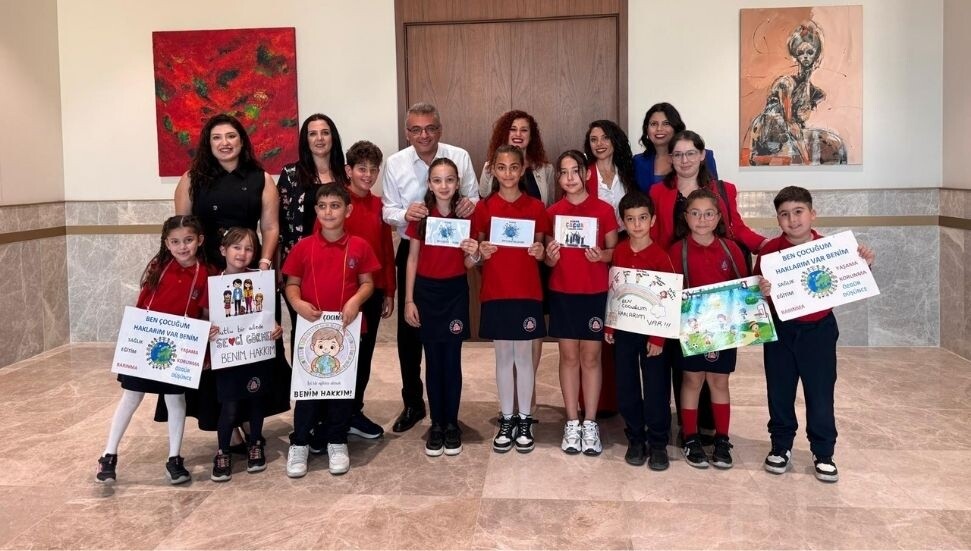 9 Eylül İlkokulu’nda Çocuk Hakları Günü coşkusu: Cumhurbaşkanı Erhürman'ı ziyaret ettiler