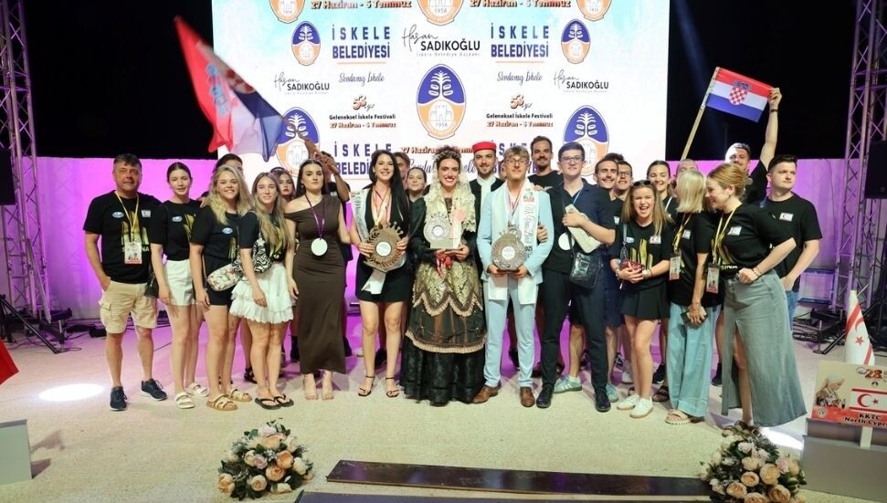 İskele Festivali'nde halk dansları gösterisi ve yarışmaları yapıldı: Kostüm ve güzellik bir arada
