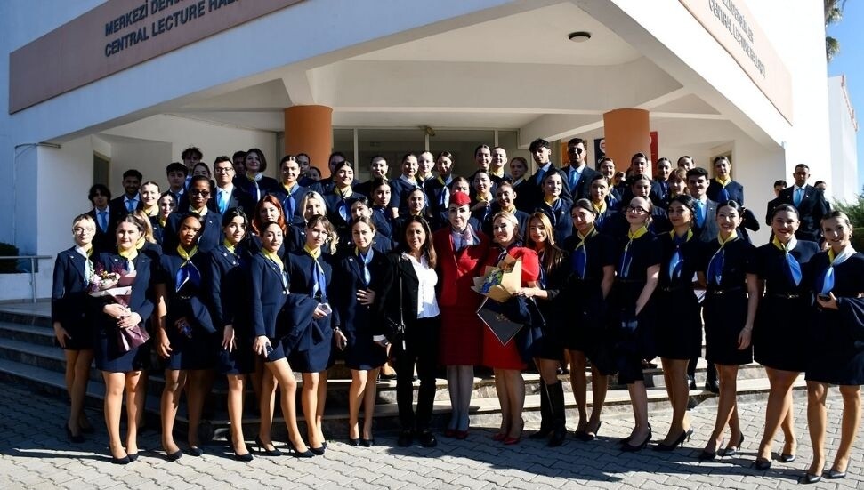 DAÜ, Kabin Hizmetleri öğrencileri için "Üniforma Giydirme Töreni" düzenledi