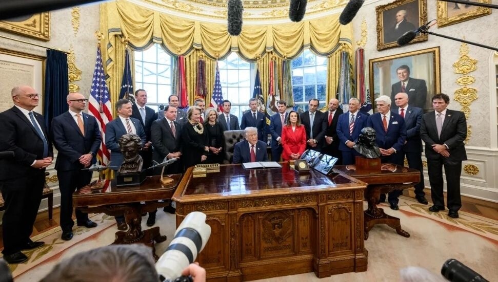 Donald Trump: Warner Bros satılırsa CNN de el değiştirmeli