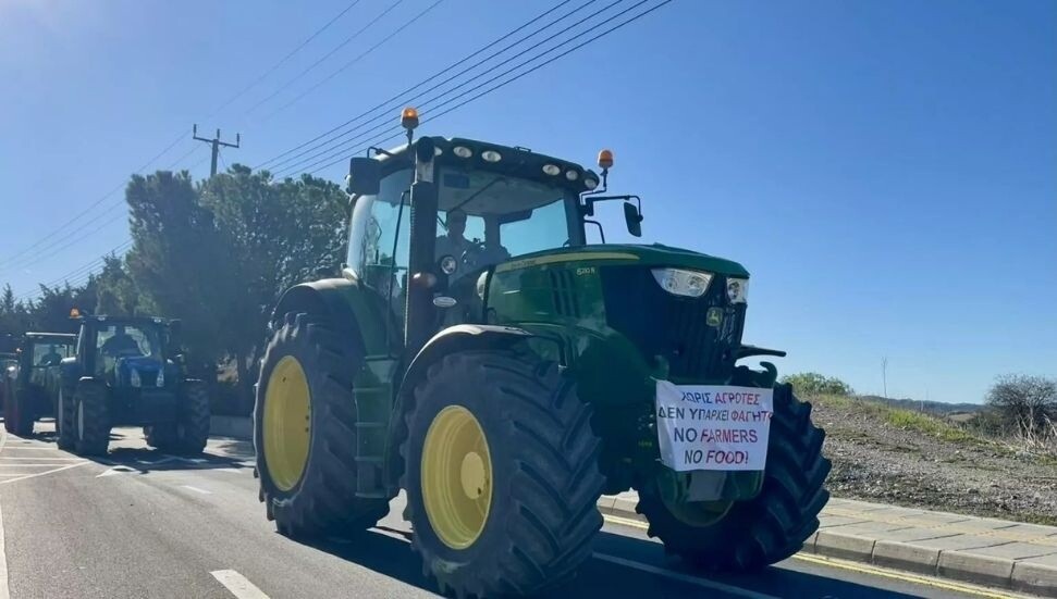 Rum çiftçiler AB tarım politikalarını protesto etti, Hristodulidis'e muhtıra verdi