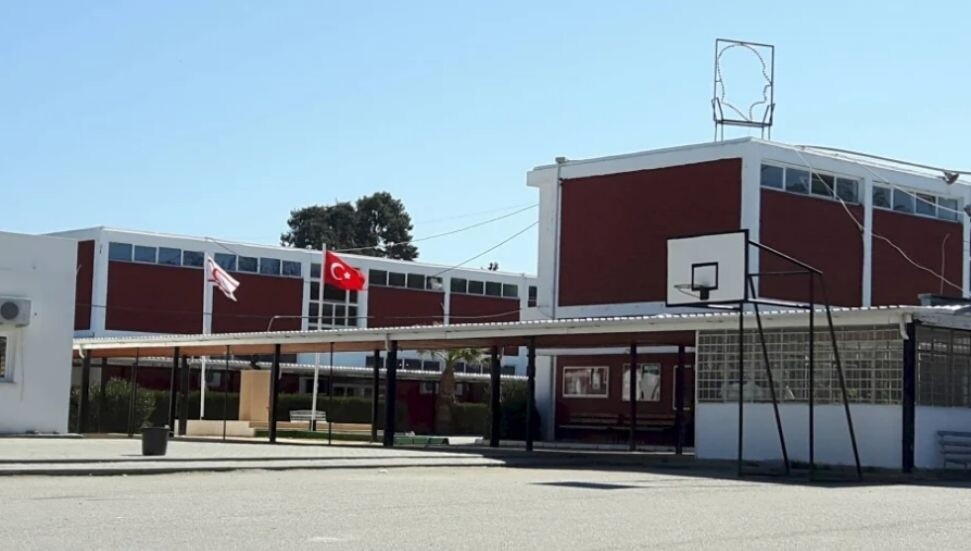 Lefke Gazi Lisesi velilerinden tepki: Yetkililer Lefke’ye gelmekten neden çekiniyor?