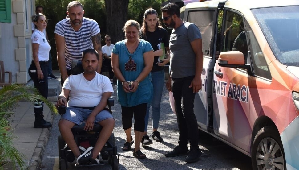 Anne-oğul ülkeye silah ve uyuşturucu ile girmeyi denemişlerdi! 12'şer yıl hapis yatacaklar