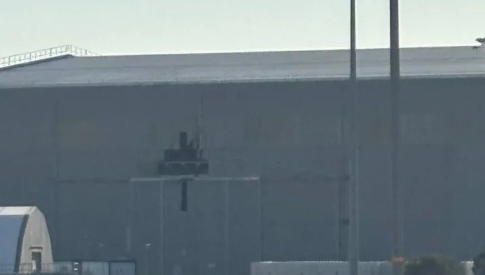 The Sun: Ağrotur üssüne gerçekleştirilen drone saldırısında ABD uçağının bulunduğu hangar hasar gördü