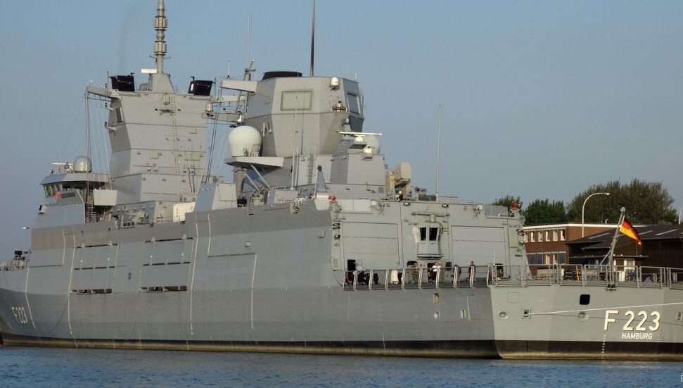 Alman fırkateyni Limasol Limanı’na demirledi