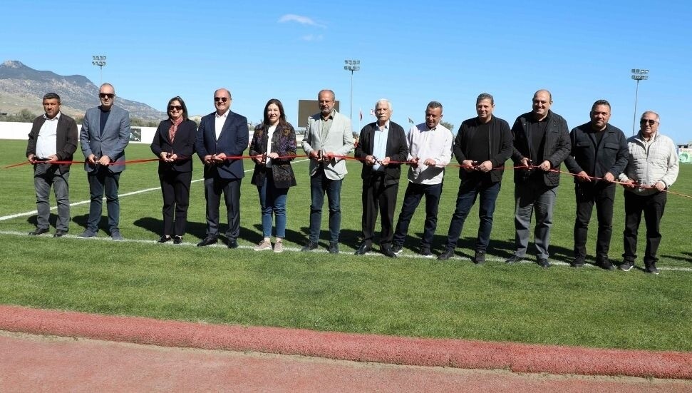 Değirmenlik Akıncılar Belediyesi Sadık Cemil Stadyumu çim sahası açıldı